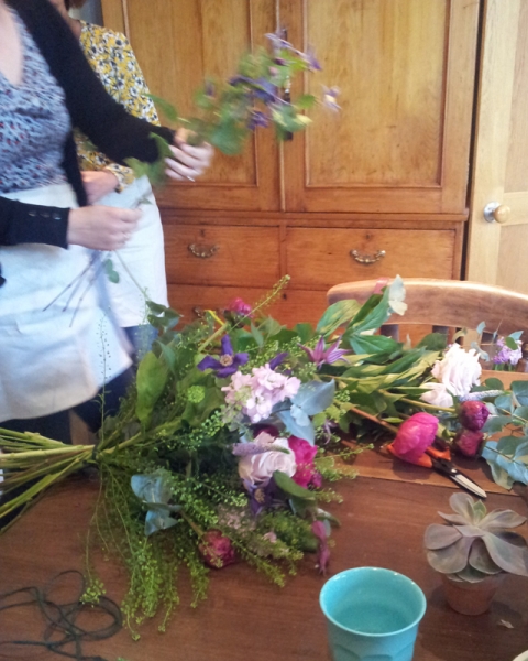 Wild Rubus hand-tied bouquet workshop